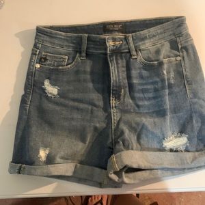Judy blue stretchy light distressed jean shorts